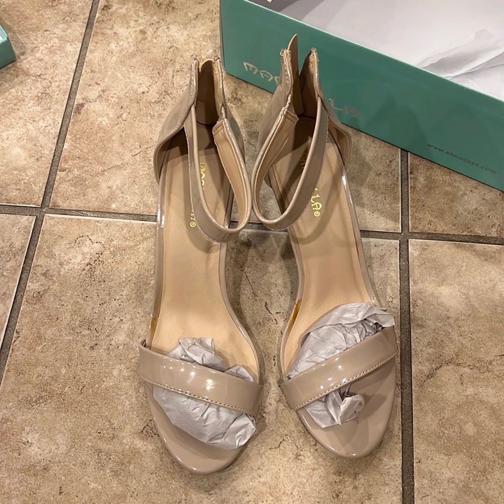 Women’s heels in a size 9 only worn twice